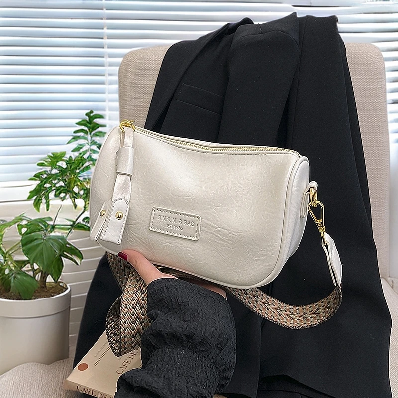 2025新款复古时尚枕头包女单肩斜挎小众高级感通勤百搭轻奢包包