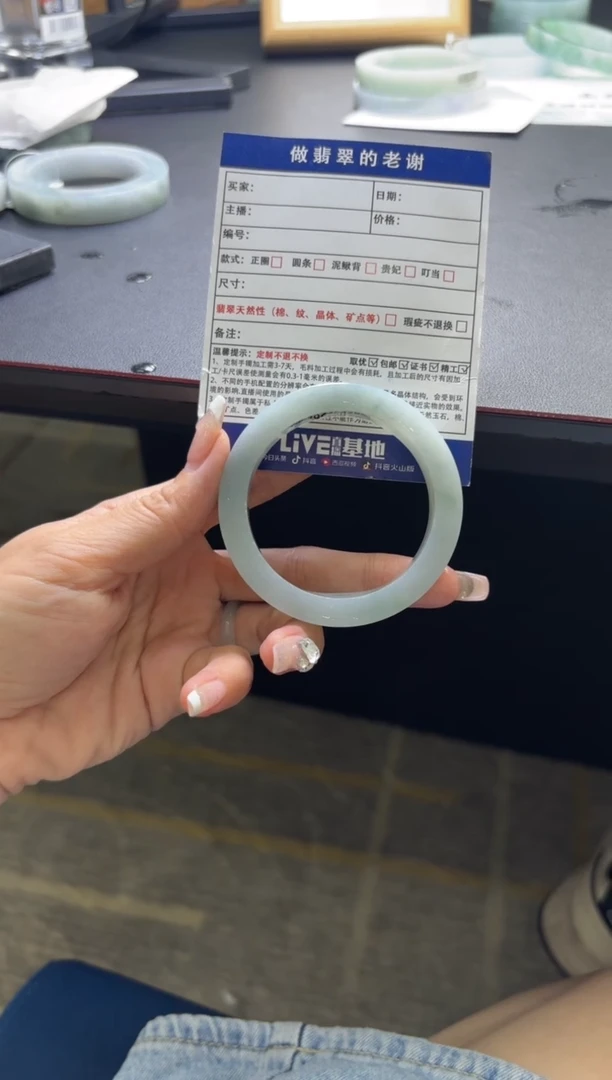 未镶嵌手镯定制翡翠有**猫定制手镯不退不换