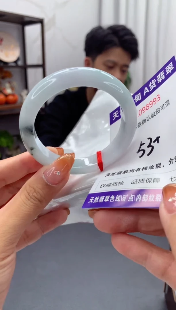 未镶嵌手镯翡翠有纹，完美者勿拍
