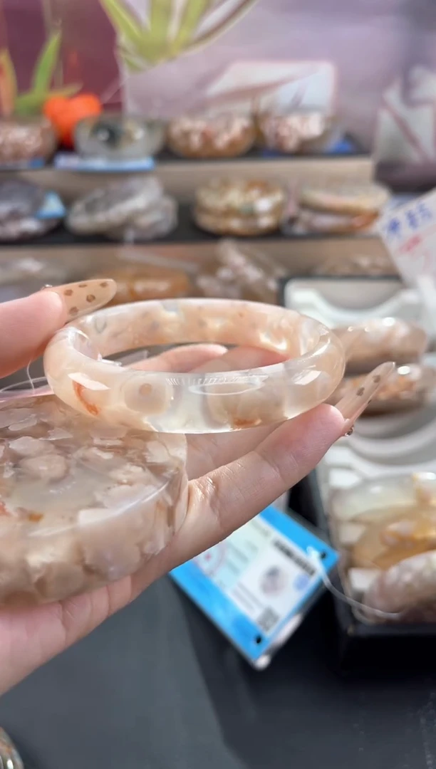 未镶嵌手镯石英质玉60