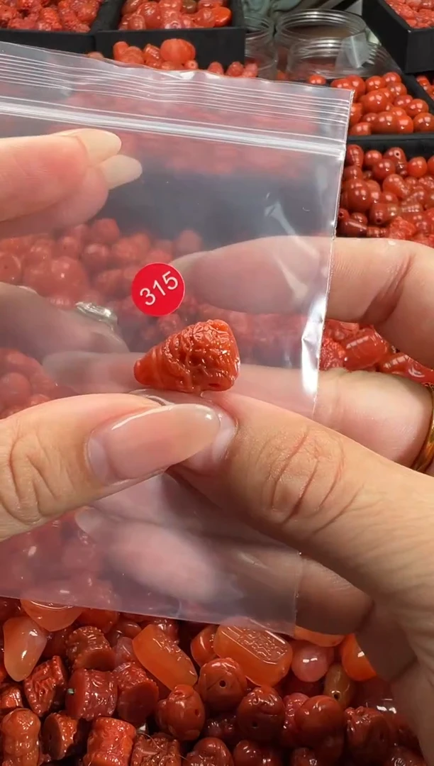 颈饰未镶嵌南红玛瑙1