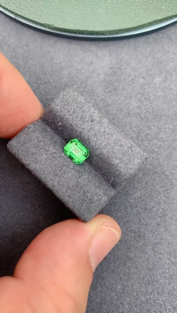 未镶嵌裸石石榴石（沙弗莱）1.13ct 沙弗莱