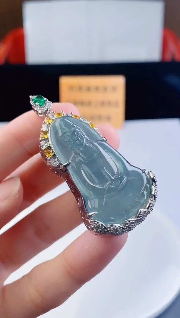 颈饰未镶嵌翡翠