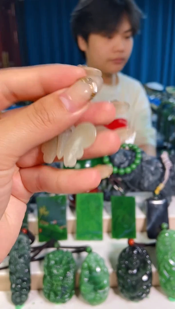 和田玉未镶嵌颈饰1