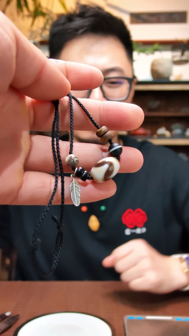 玛瑙/玉髓（覆膜）颈饰未镶嵌玛瑙天珠颈链LW
