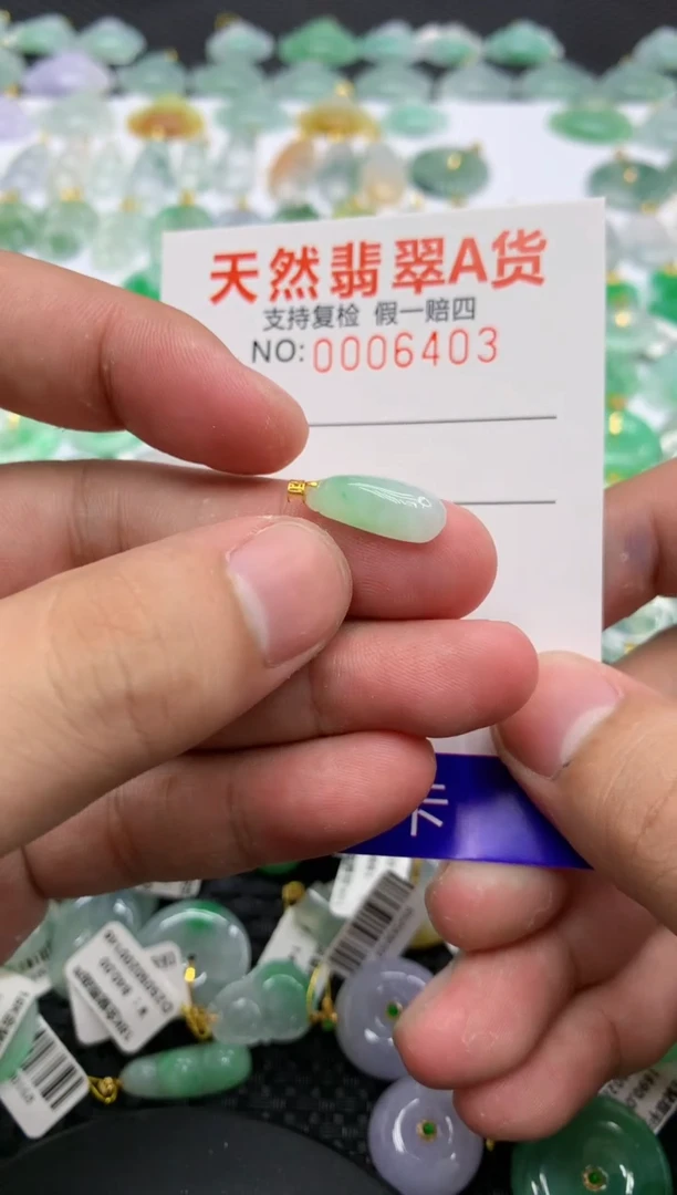 翡翠18K金镶嵌颈饰1111111111111