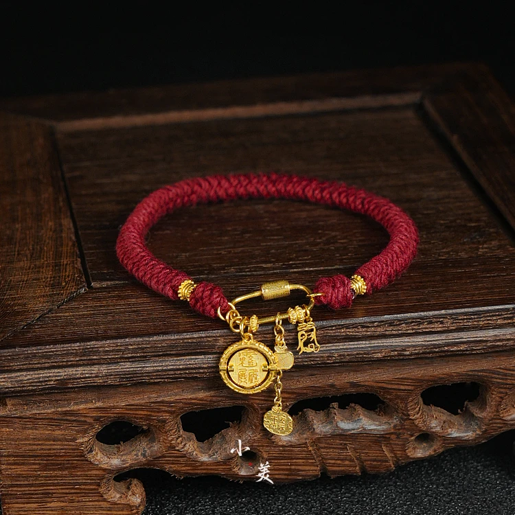 得自在 · 18K金太太流苏别针红手绳 G90530