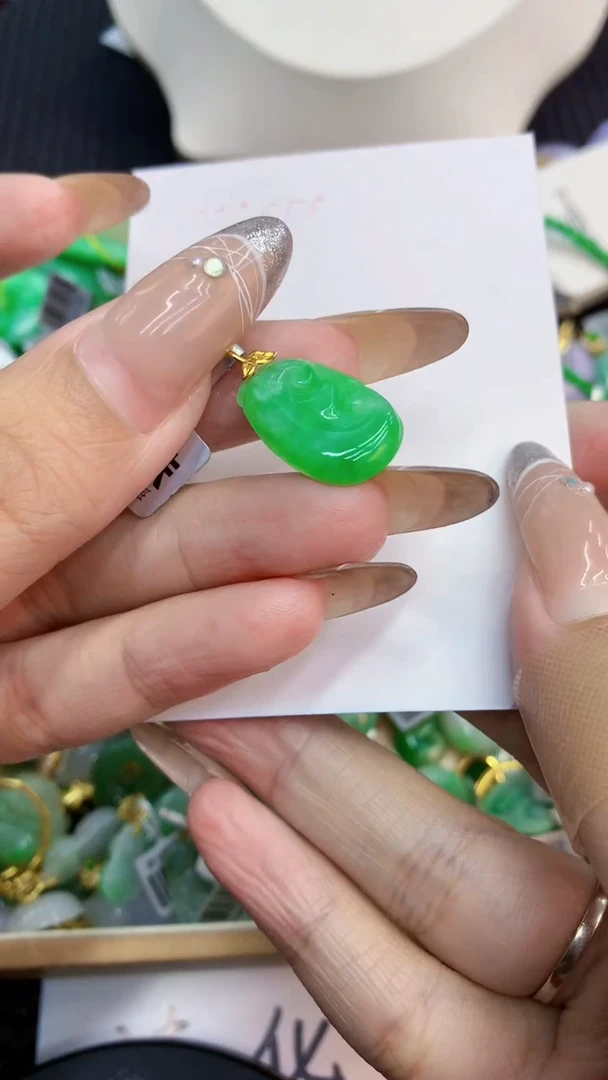 颈饰18K金镶嵌翡翠1
