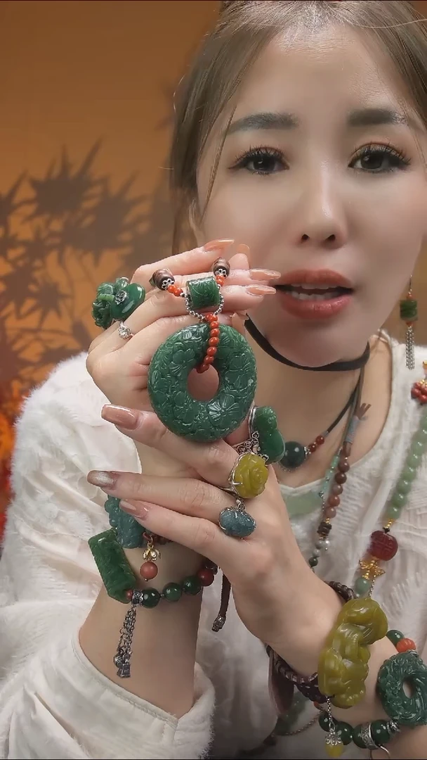 颈饰未镶嵌和田玉（碧玉）管*员1