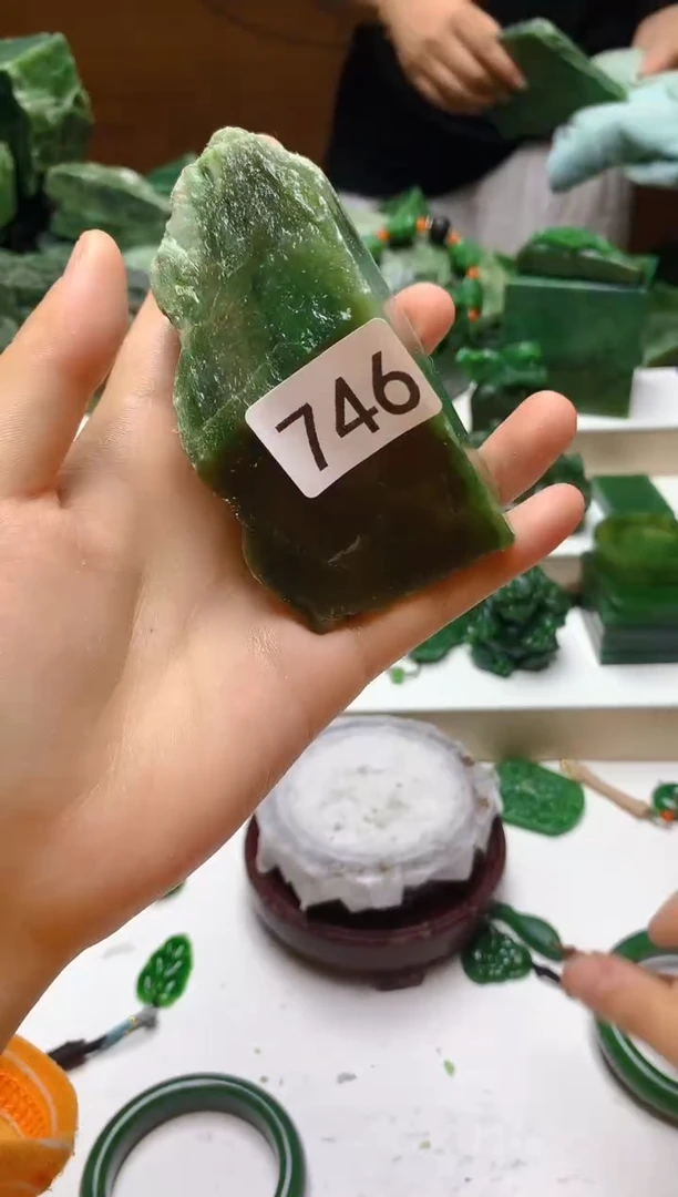 和田玉（碧玉）未镶嵌珠宝半成品0