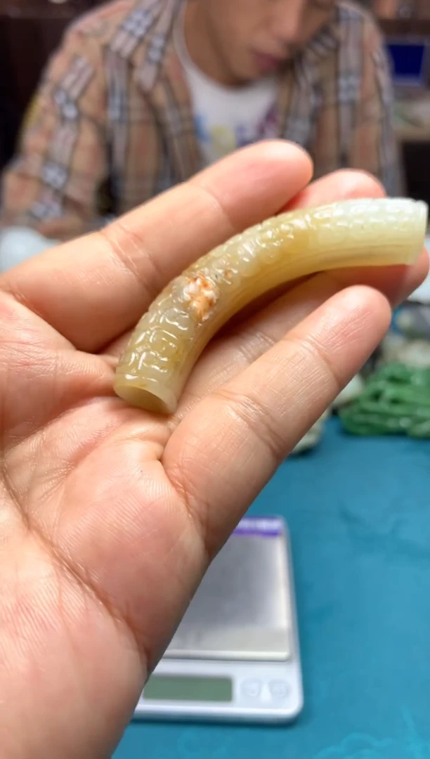 和田玉未镶嵌颈饰1
