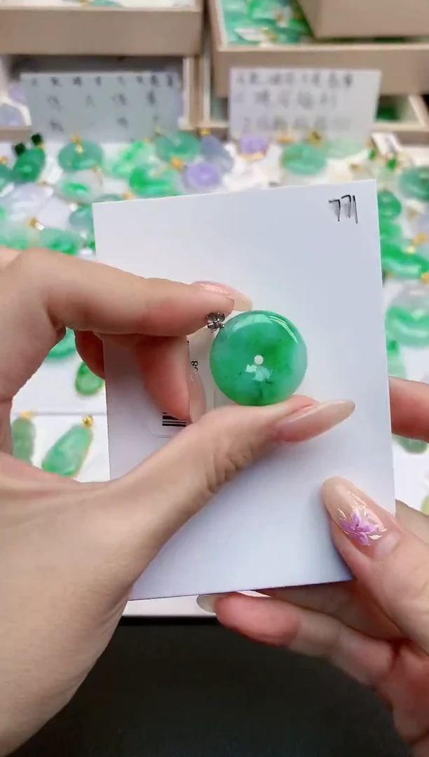 颈饰18K金镶嵌翡翠天然缅甸A货翡翠