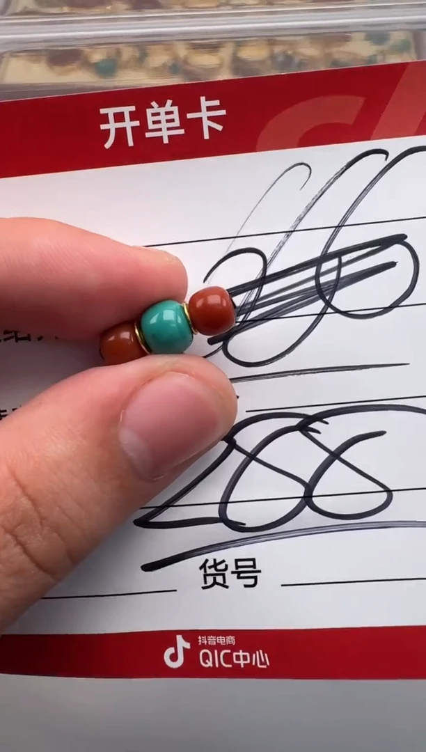 18K金镶嵌南红玛瑙挂件配饰配饰