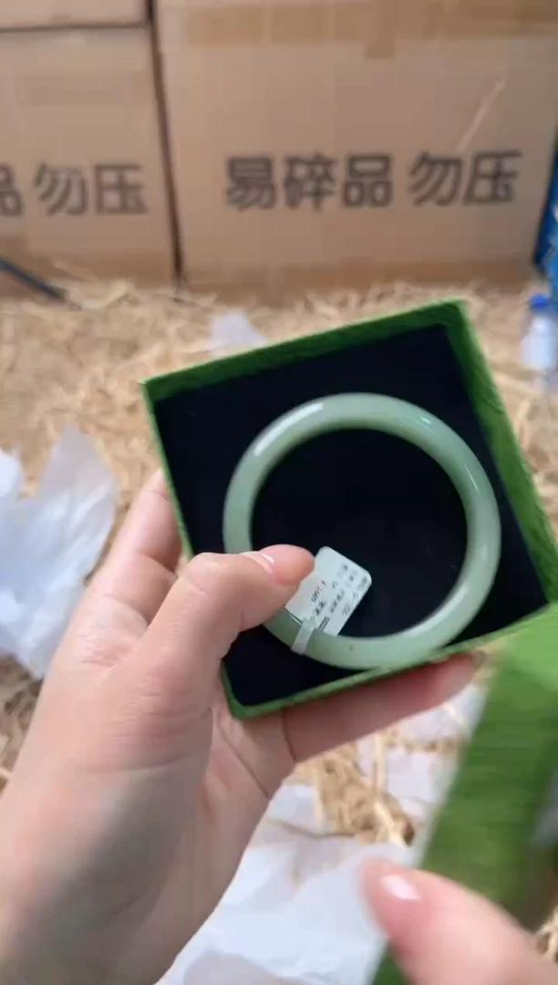 未镶嵌手镯石英质玉D-