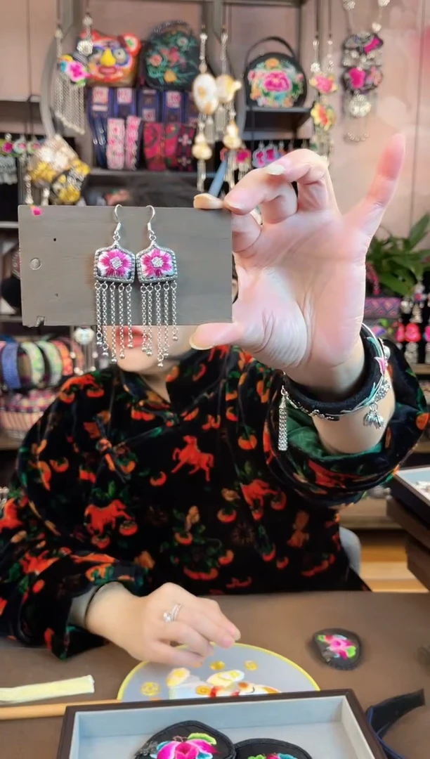 织绣民族风手工非遗老绣饰品605