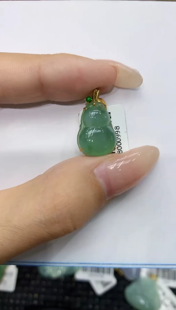翡翠18K金镶嵌颈饰111111111111