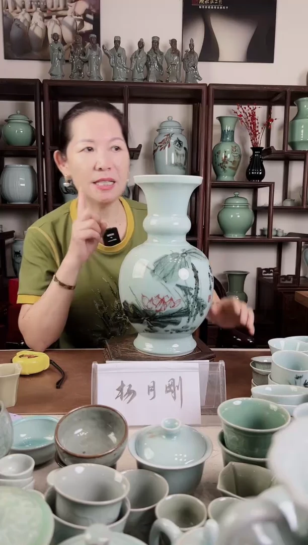 龙窑烧 荷花画 花瓶B