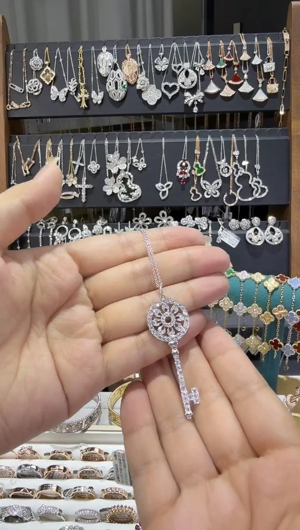 项链18K金镶嵌钻石项链