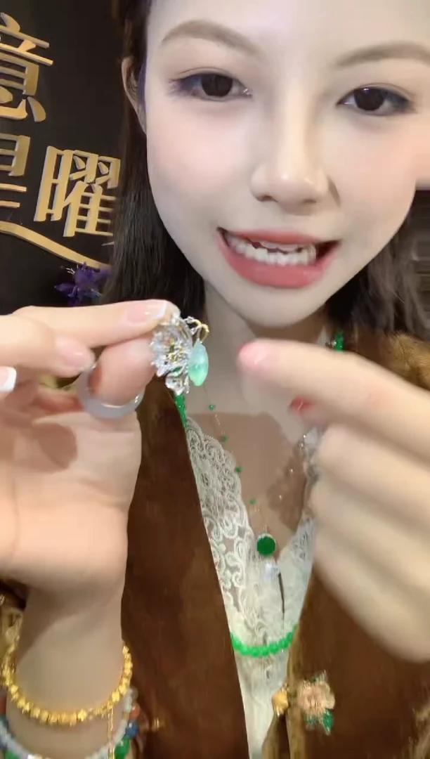 吊坠(不含链)18K金镶嵌翡翠A118