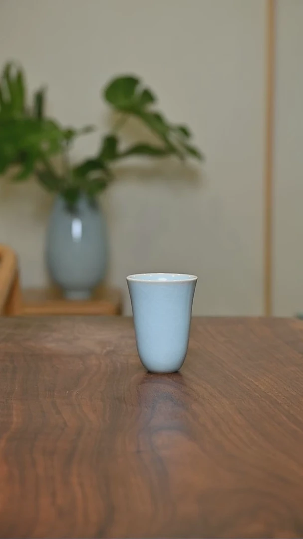 微瑕天青釉无款闻香杯40ml