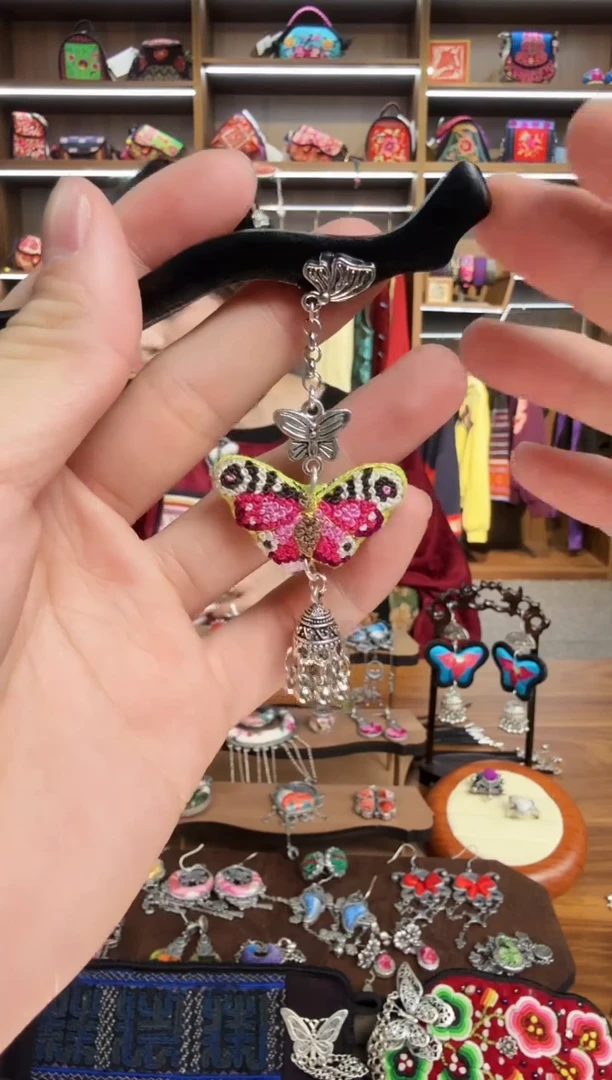 【闪购商品】织绣31蒙阿苏苗绣传承