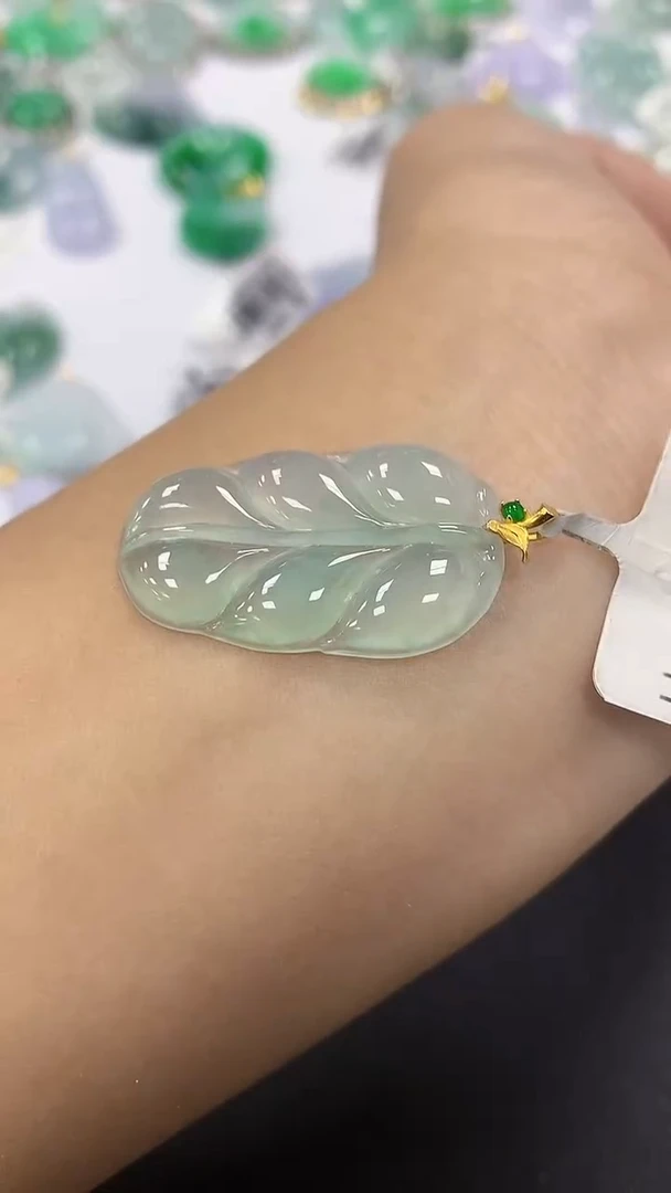 颈饰18K金镶嵌翡翠a货假一赔三支持复检百元上9元证书费自理