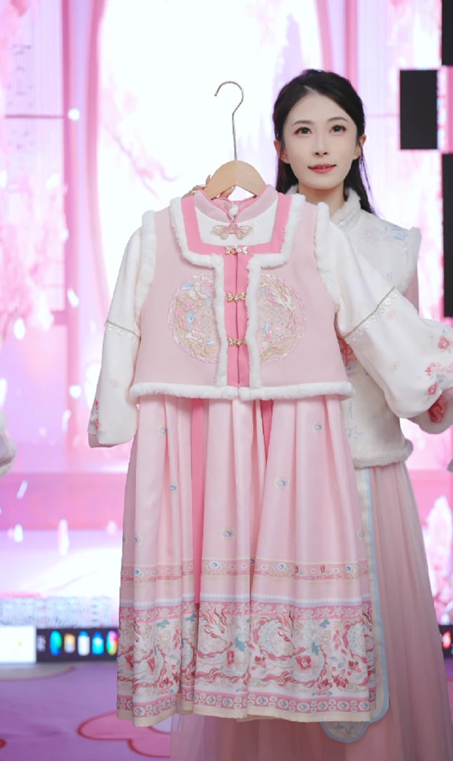 汪小荷2025冬季季新款汉女童汉服中国风儿童中式马面套装F54028