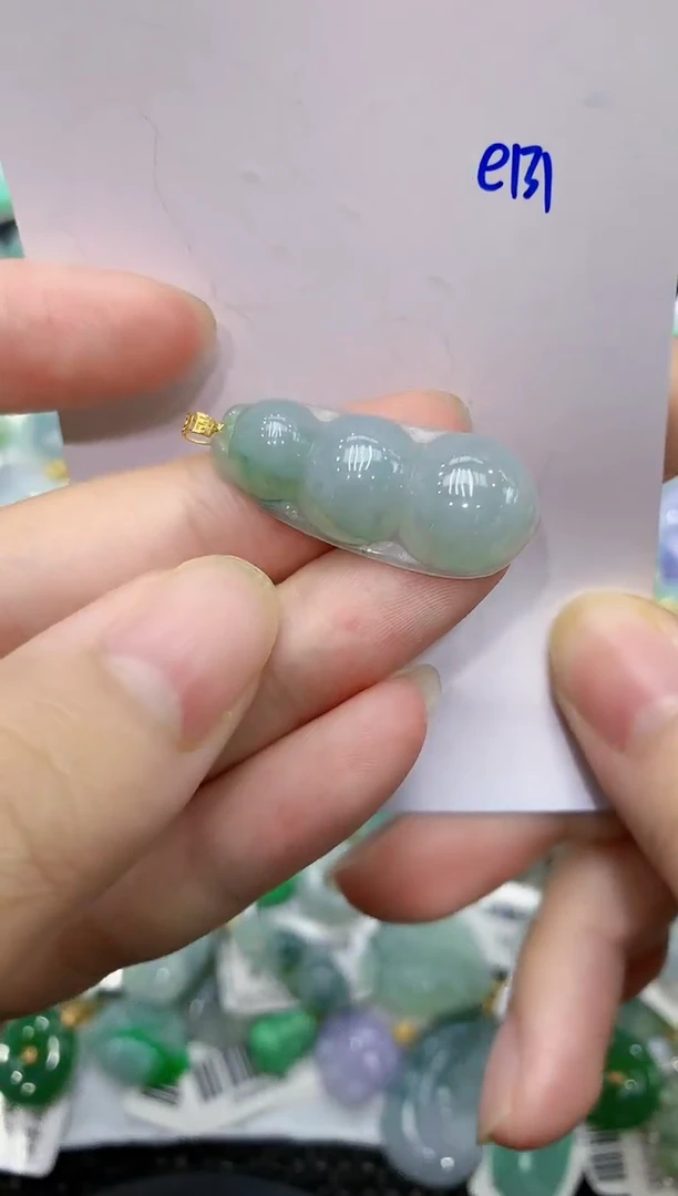 翡翠18K金镶嵌颈饰111111111