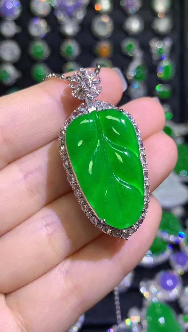 【闪购商品】翡翠颈饰18K金镶嵌高冰满绿正阳绿金枝玉叶