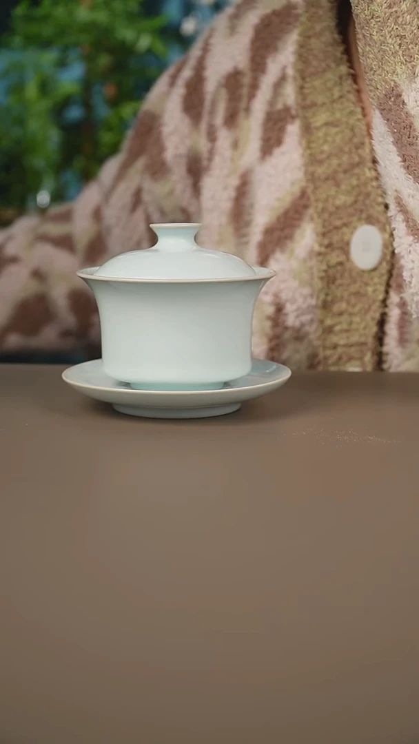 三个郗奎奎月白马蹄盖碗一级