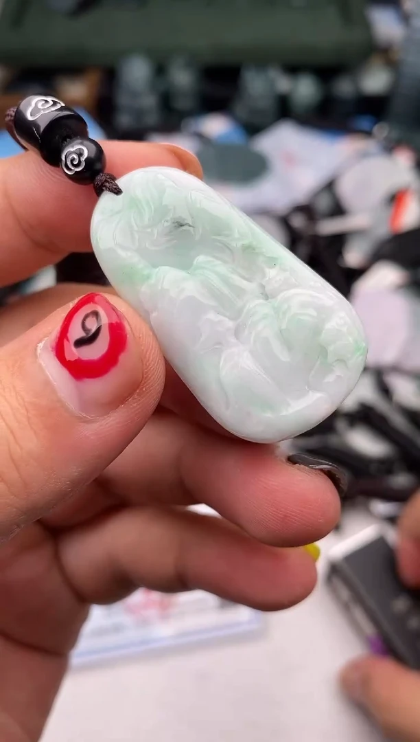翡翠未镶嵌颈饰多样性发其一