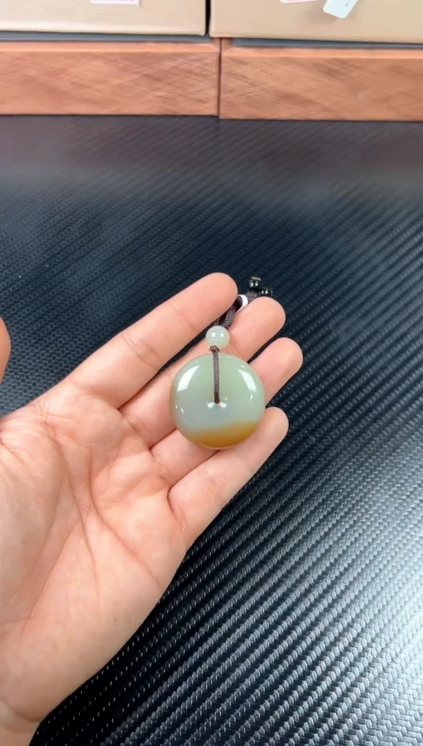 吊坠(赠链)未镶嵌和田玉若羌微色差m