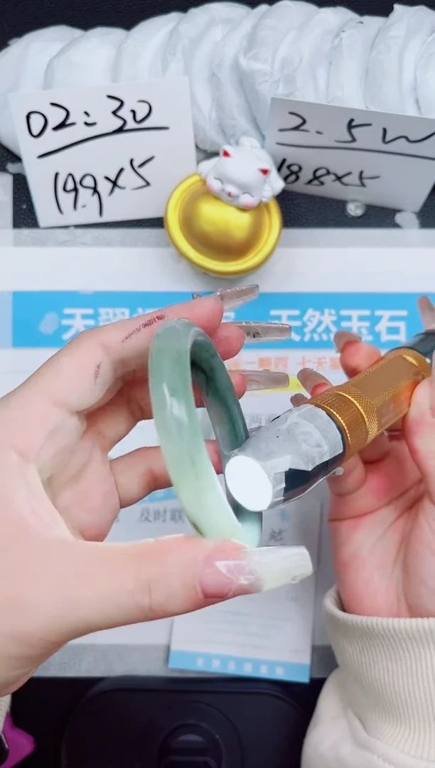 【闪购商品】石英质玉手镯未镶嵌305
