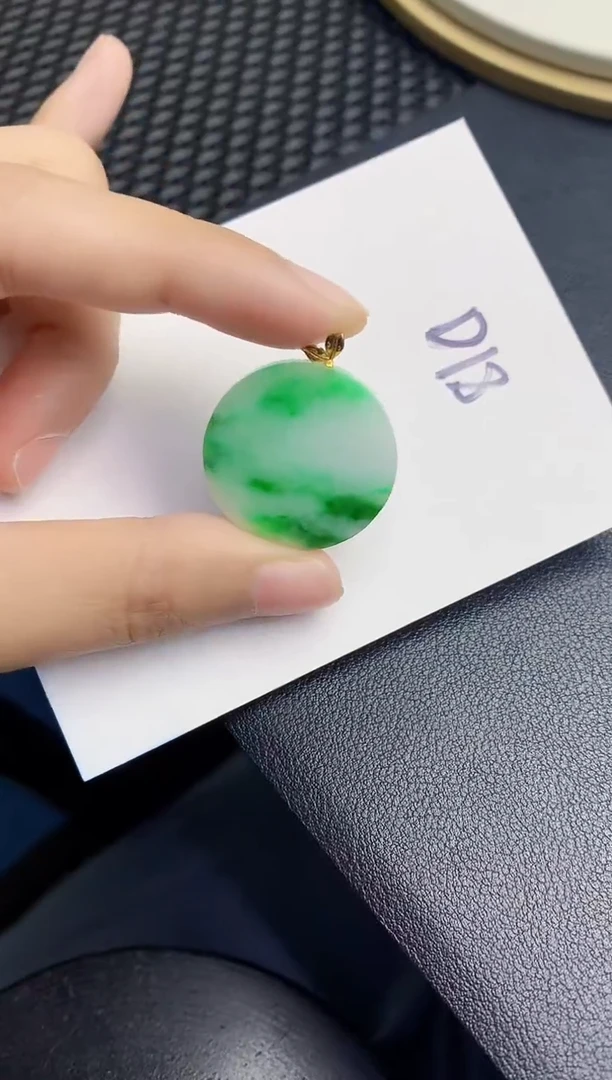 翡翠18K金镶嵌颈饰000000000