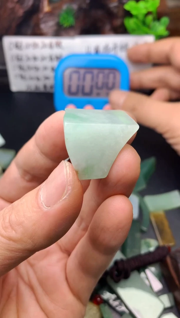 颈饰未镶嵌翡翠晨*料子