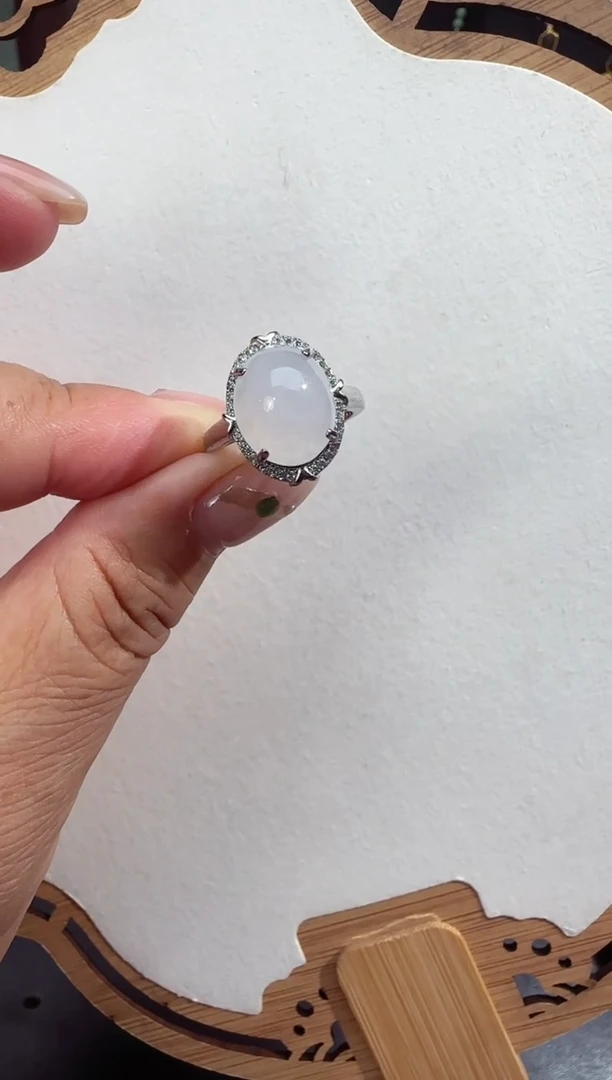 翡翠未镶嵌颈饰接戒指