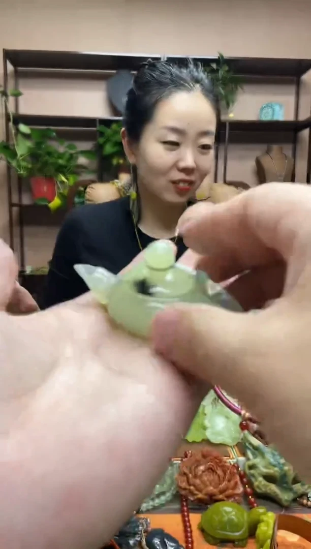 未镶嵌岫玉颈饰·