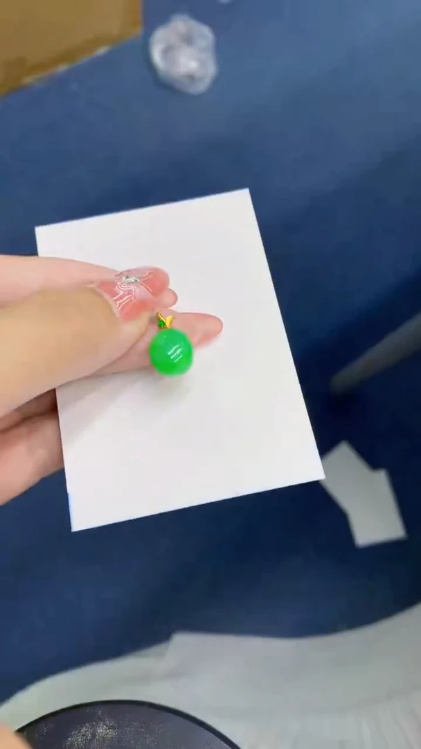 颈饰18K金镶嵌翡翠1