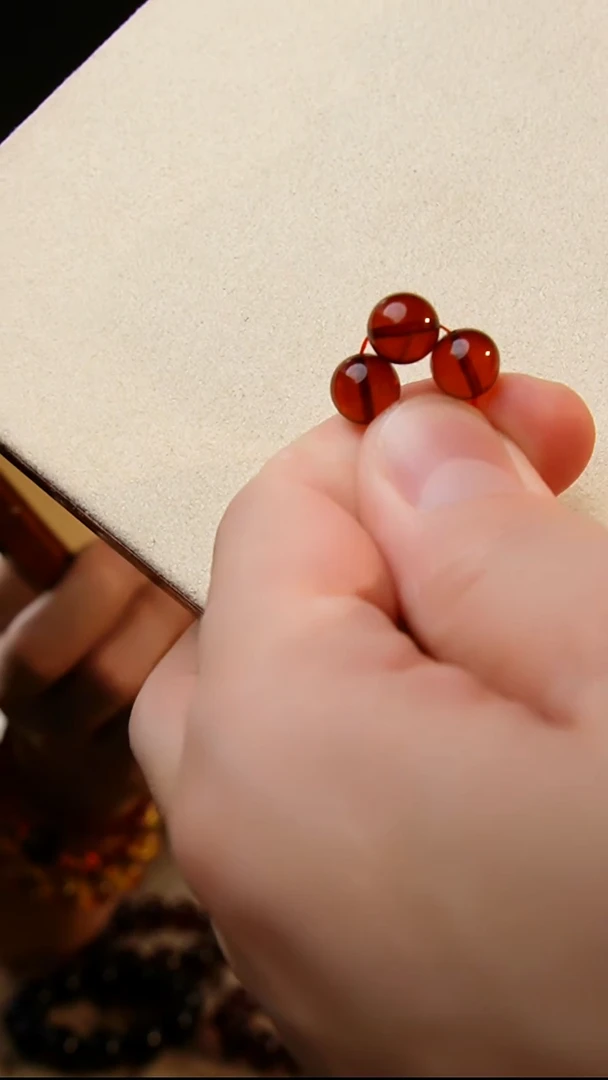 未镶嵌颈饰琥珀8+血泊