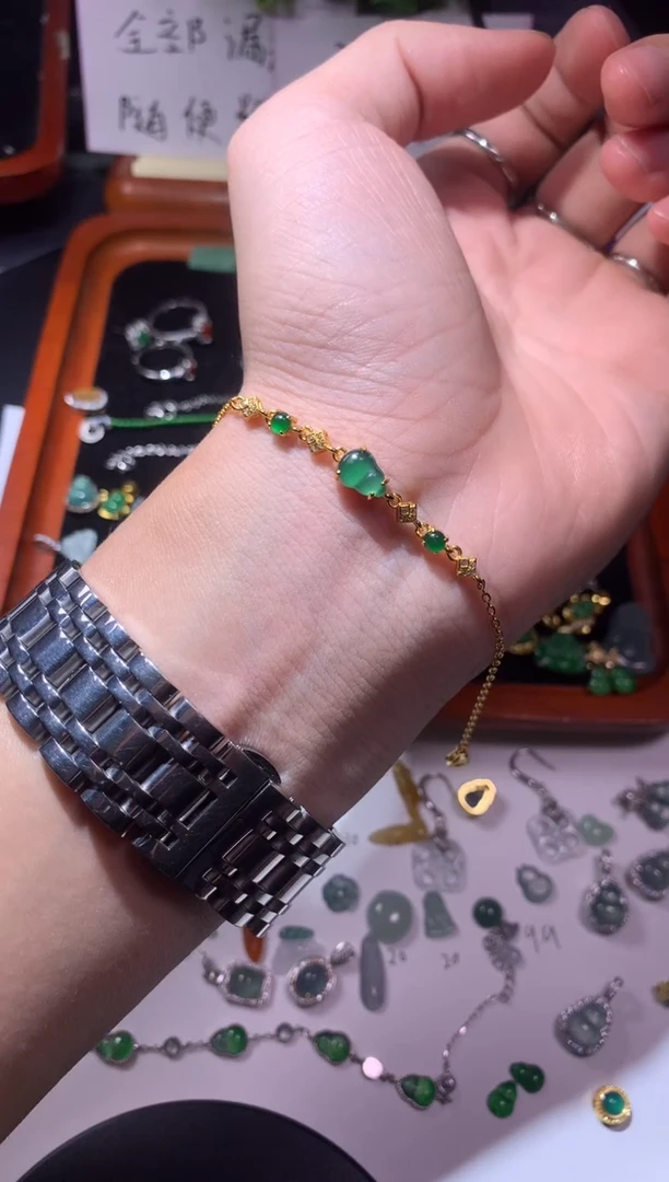 颈饰银S925镶嵌翡翠我****士1