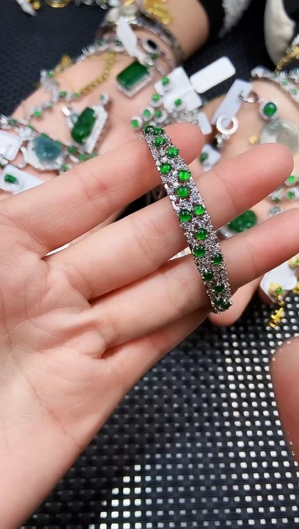 【闪购商品】翡翠手镯未镶嵌11111111