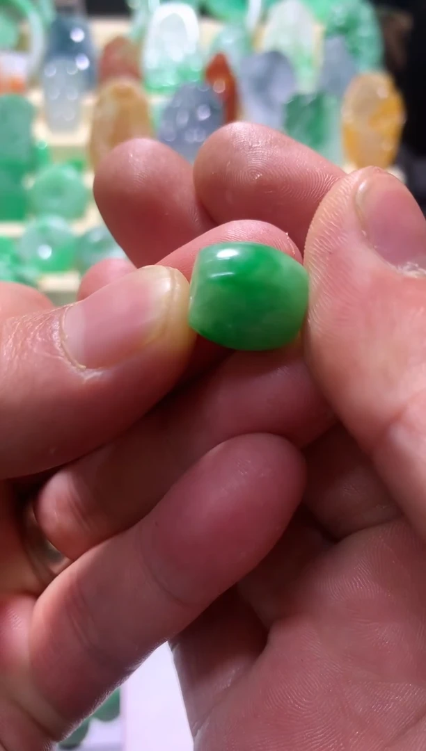 颈饰未镶嵌翡翠挂件