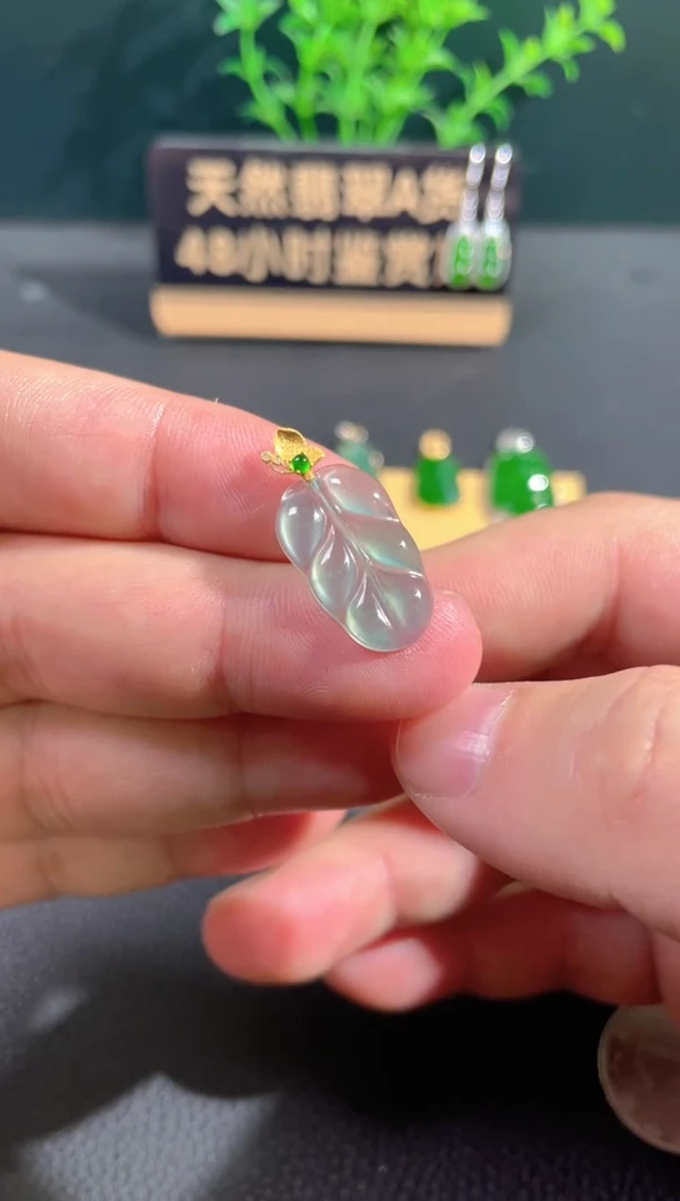 【闪购商品】翡翠颈饰18K金镶嵌翡翠