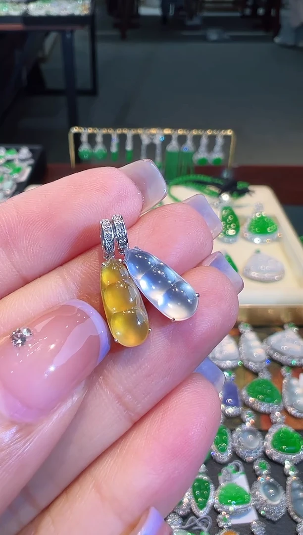 【闪购商品】翡翠吊坠(不含链)18K金镶嵌翡翠