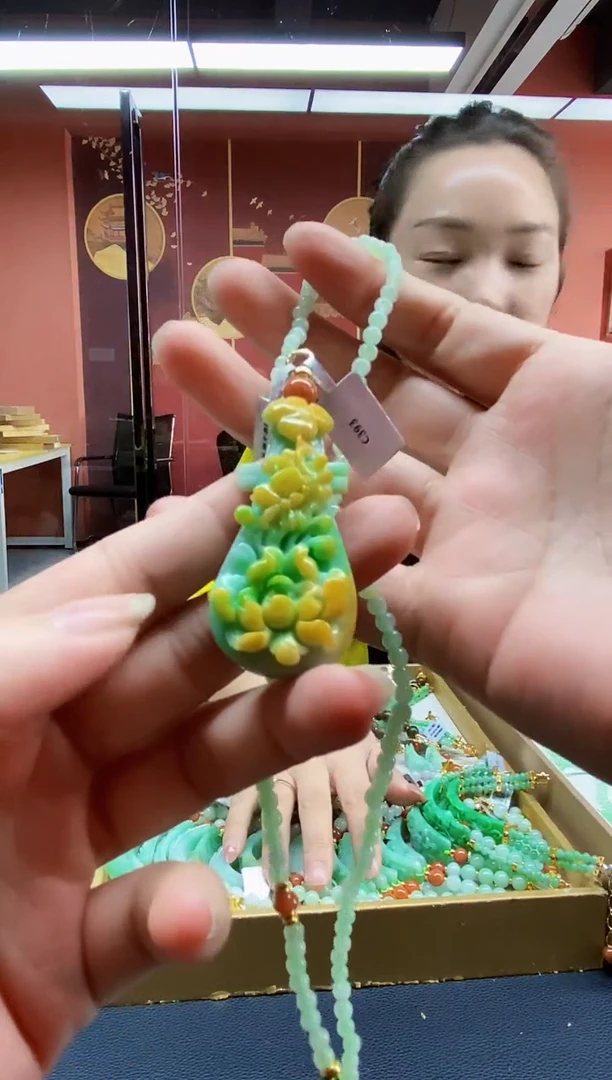 颈饰未镶嵌翡翠吊坠