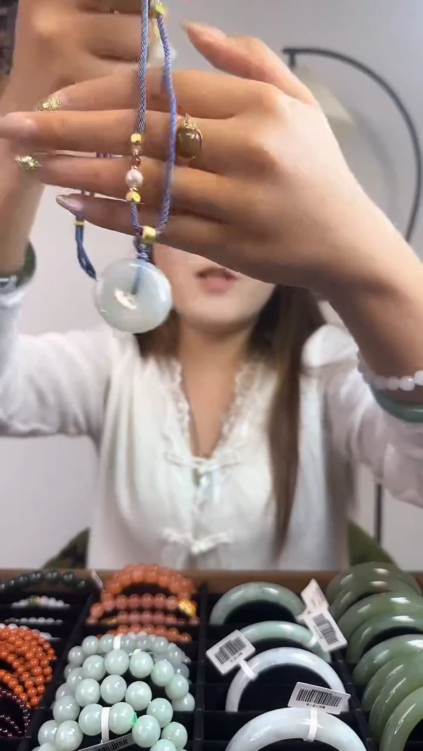 翡翠未镶嵌颈饰翡翠挂件 多样性发货 发货发其一