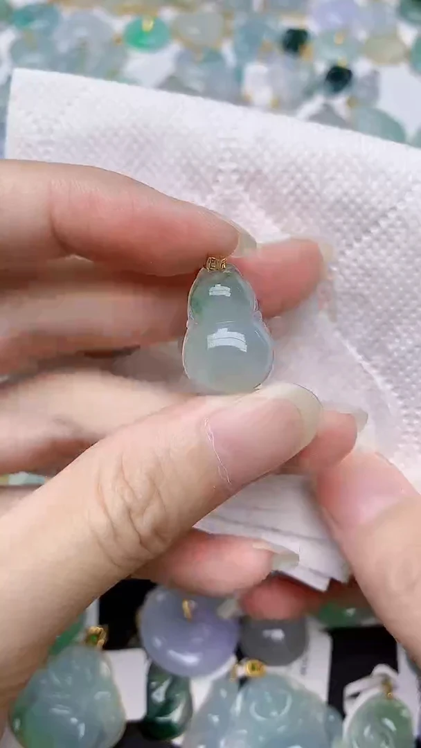 颈饰18K金镶嵌翡翠天然A货翡翠