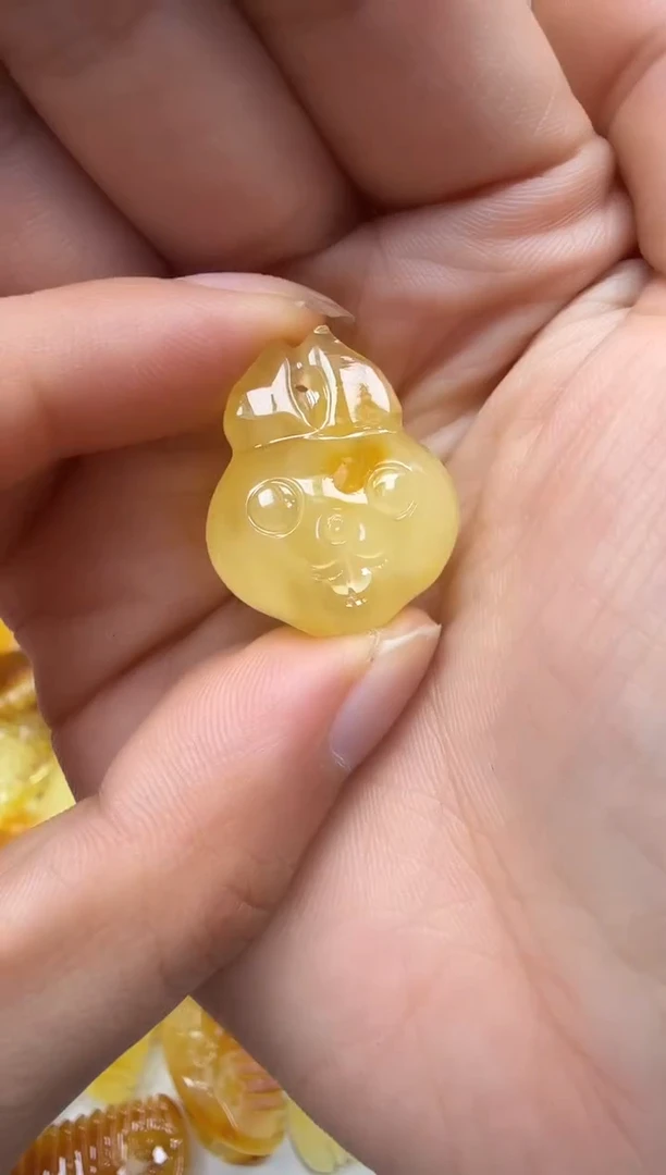 裸石琥珀未镶嵌如图