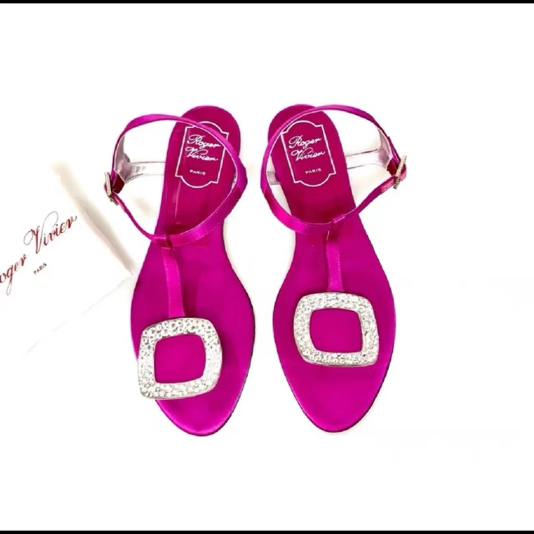 99新 Roger Vivier/罗杰·维威耶 RV玫红色钻扣凉鞋35