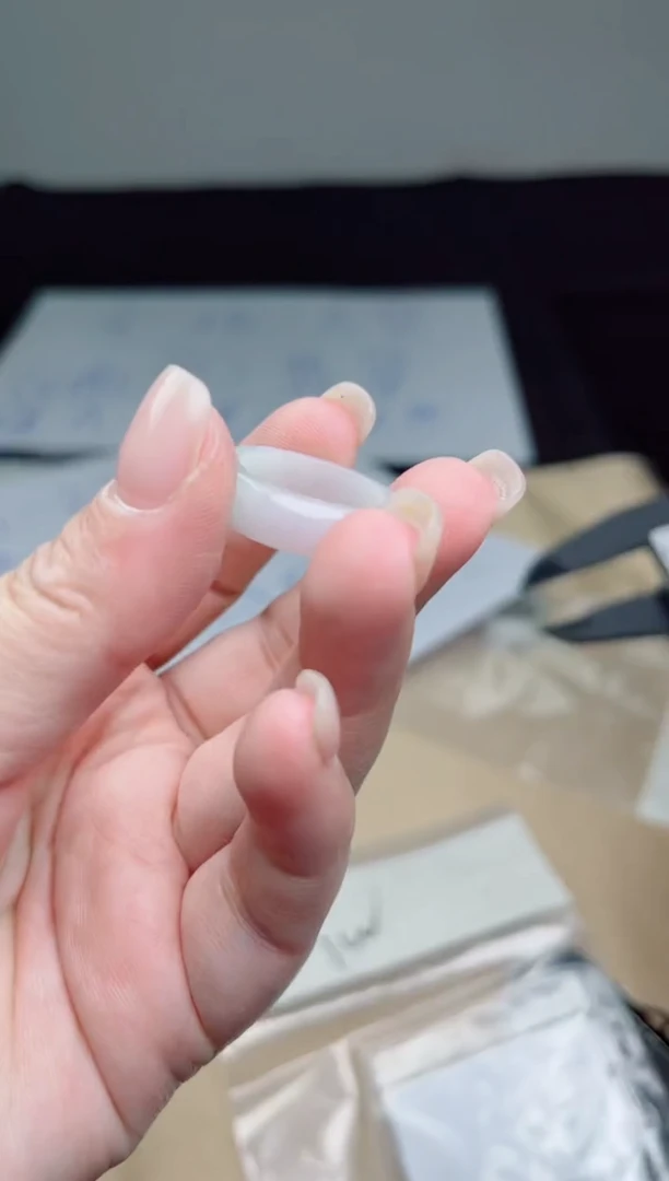 翡翠未镶嵌颈饰戒圈